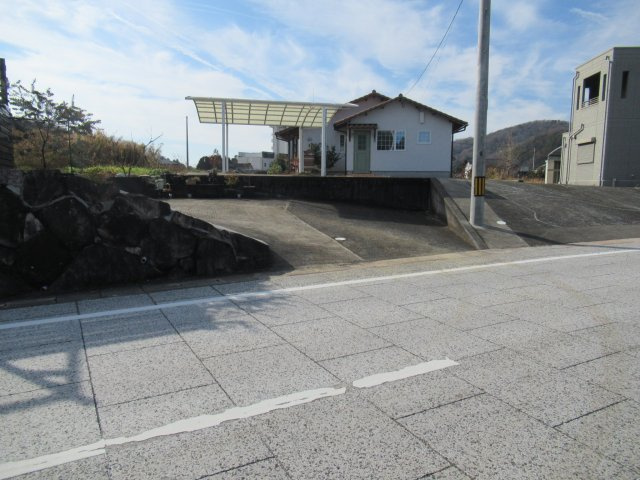 美作市湯郷　売土地104坪の前面道路含む現地写真