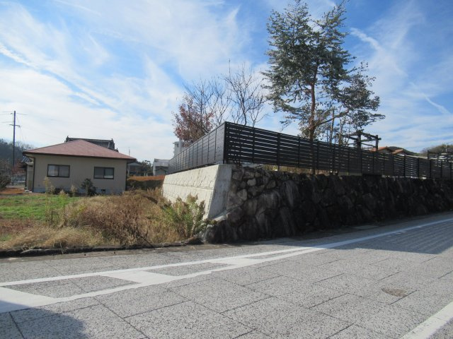 美作市湯郷　売土地104坪の前面道路含む現地写真