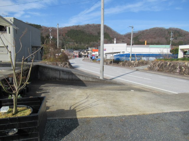 美作市湯郷　売土地104坪の前面道路含む現地写真