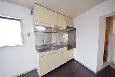 【キッチン】 | ウイング志木 | コンパクトなキッチンで掃除もラクラク（別の部屋の写真です）　