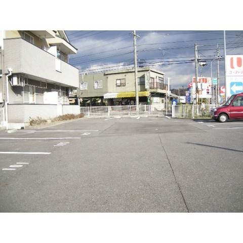 ハイツ沢添の駐車場