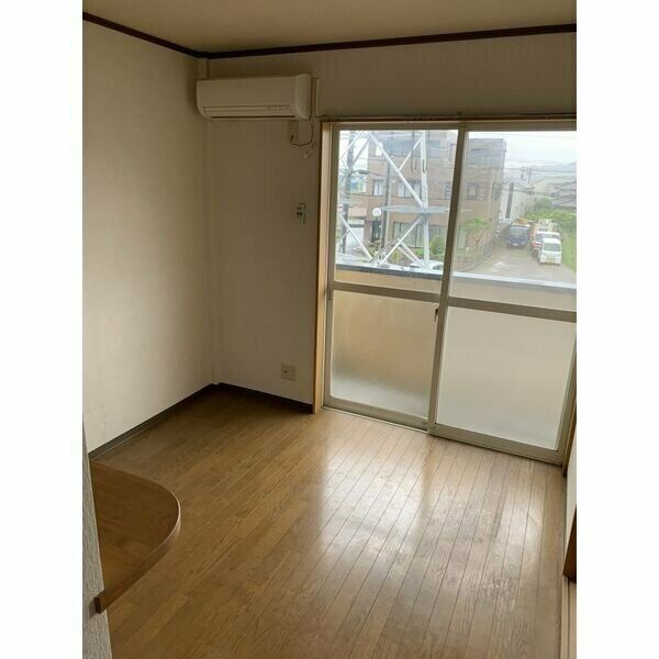 ハイツ沢添の居間・リビング