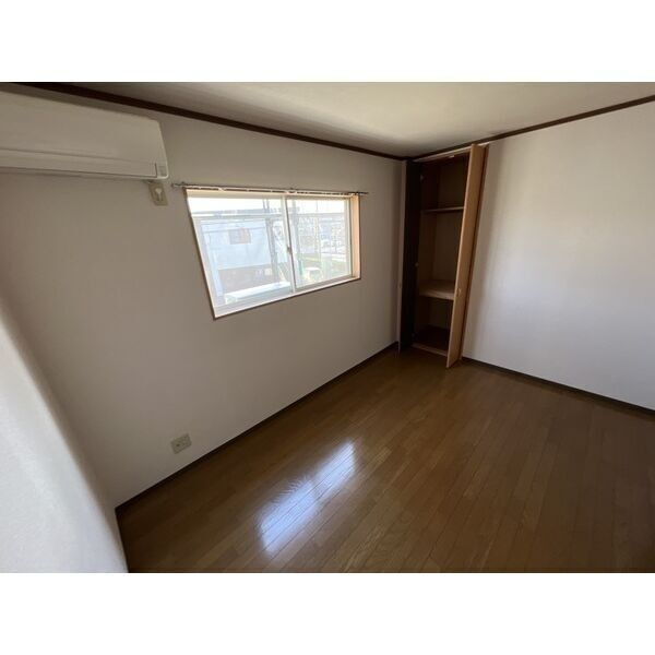 ハイツ沢添の洋室