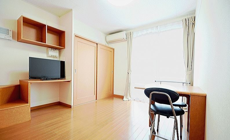 レオパレスソワ　メゾン長崎の居間・リビング