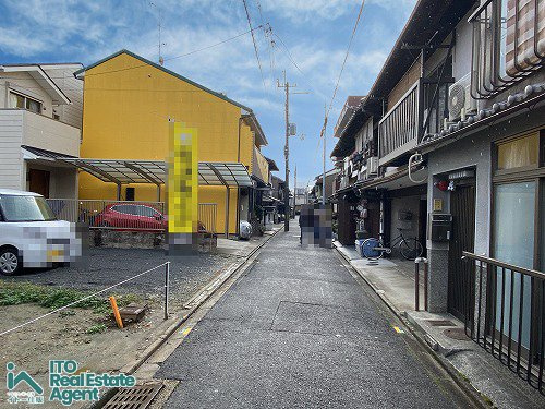 紫野中柏野町 新築戸建の前面道路含む現地写真