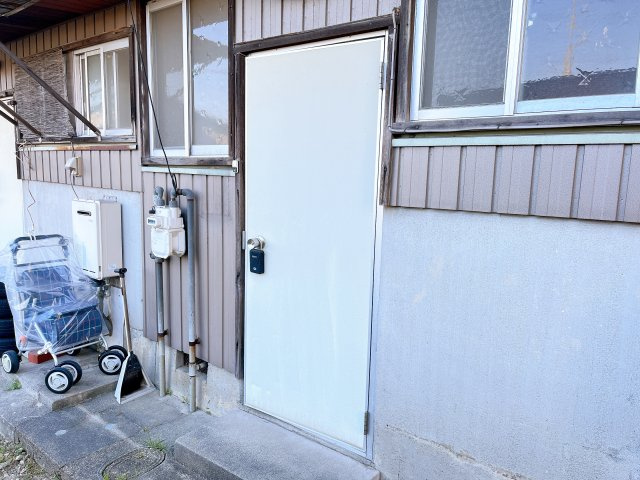 新池荘の玄関