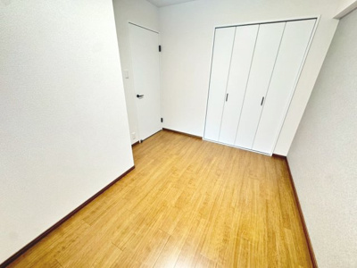 【寝室】 | ライオンズマンション金剛 | ２階部分ですので、階段での移動もしやすいですね♪