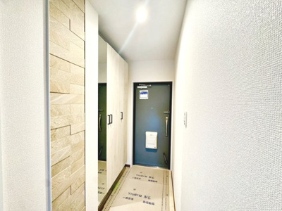 【玄関】 | ライオンズマンション金剛 | 玄関にシューズボックスありますよ！玄関周りもスッキリ片付きますね！
