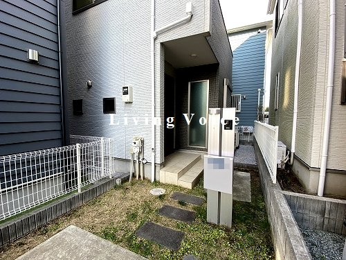 【エントランス】 | 【仲介手数料０円】茅ヶ崎市室田1丁目　中古一戸建て | 茅ヶ崎市室田1丁目　中古一戸建て