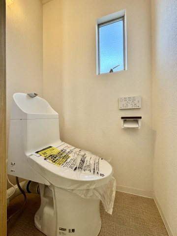 幸町コーポのトイレ|トイレも新品に交換しました。清潔感のあるトイレです。