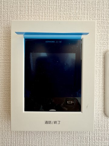 幸町コーポの防犯設備|モニター付きのインターホンは来客の顔が確認でき防犯面でも安心です。