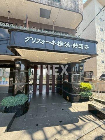 横浜市神奈川区松見町４丁目の賃貸マンションのエントランス