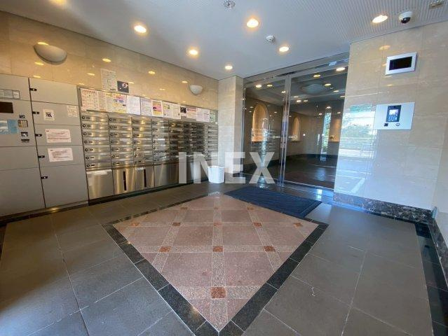 横浜市神奈川区松見町４丁目の賃貸マンションのエントランス