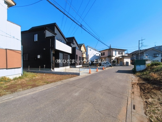 見沼区島町4期　新築戸建　グラファーレ01の前面道路含む現地写真