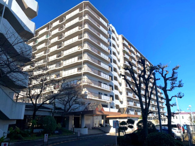 【外観】 | さやま遊園グランドハイツ | 南海高野線「大阪狭山市」駅まで徒歩8分。小中学校や公園が徒歩圏内で、子育て世帯にもオススメ！