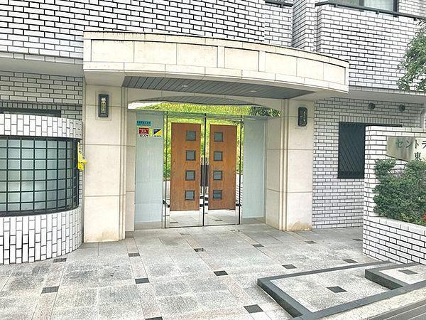 セントラルパレス東豊中のエントランス