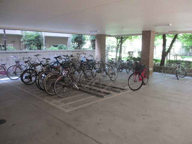 【その他】 | 敷地内自転車置き場です