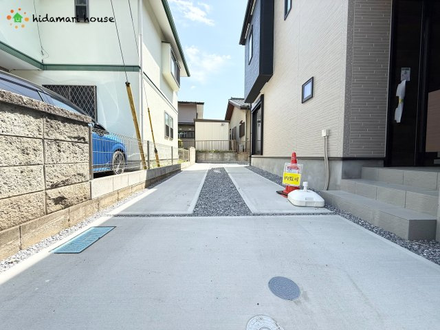 上尾市小泉15期　新築戸建　グラファーレ01の駐車場