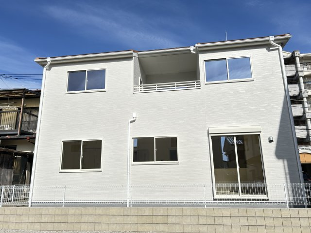 【LiveleGarden】宇都宮緑 第9 限定1邸の外観|〇限定1邸〇
敷地約46坪、駐車スペース並列2台ございます。
北側道路幅約9ｍ、歩道完備♪お車の出し入れもラクラクです☆
※2025年12月撮影