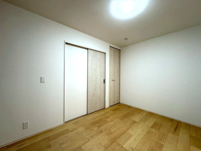 ◆２沿線利用可能◆南向きにつき陽当たり良好◆ウォークインクローゼット付き◆伏見区両替町十一丁目の洋室|洋室