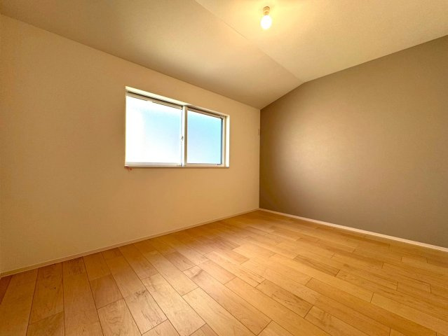 ◆２沿線利用可能◆南向きにつき陽当たり良好◆ウォークインクローゼット付き◆伏見区両替町十一丁目の洋室|洋室