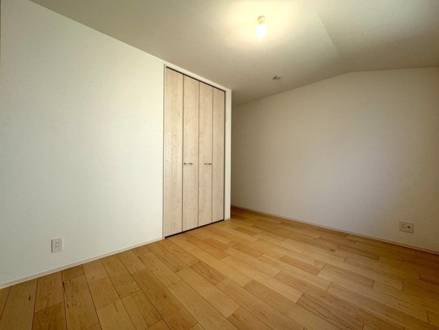 ◆２沿線利用可能◆南向きにつき陽当たり良好◆ウォークインクローゼット付き◆伏見区両替町十一丁目の洋室|洋室