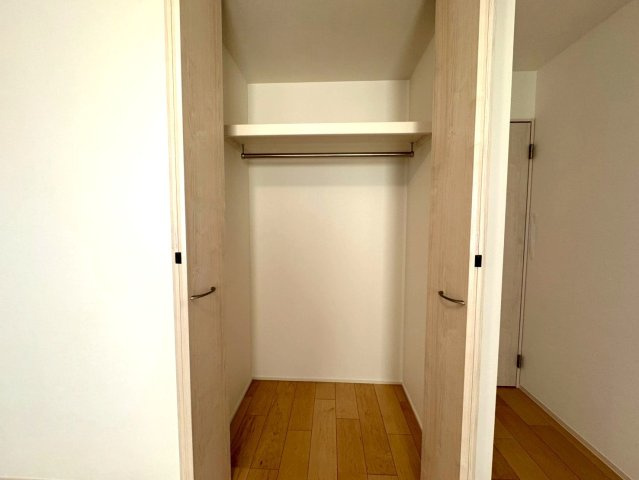 ◆２沿線利用可能◆南向きにつき陽当たり良好◆ウォークインクローゼット付き◆伏見区両替町十一丁目の収納|クローゼット