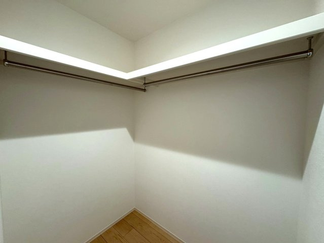 ◆２沿線利用可能◆南向きにつき陽当たり良好◆ウォークインクローゼット付き◆伏見区両替町十一丁目の収納|ウォークインクローゼット