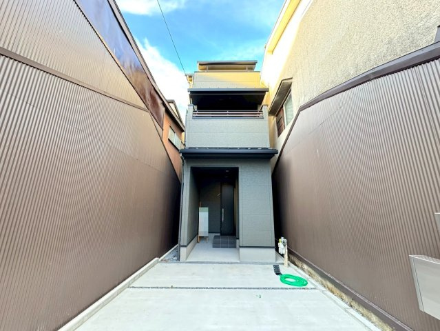 ◆２沿線利用可能◆南向きにつき陽当たり良好◆ウォークインクローゼット付き◆伏見区両替町十一丁目