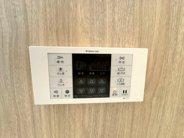 ◆２沿線利用可能◆南向きにつき陽当たり良好◆ウォークインクローゼット付き◆伏見区両替町十一丁目の浴室|浴室リモコン