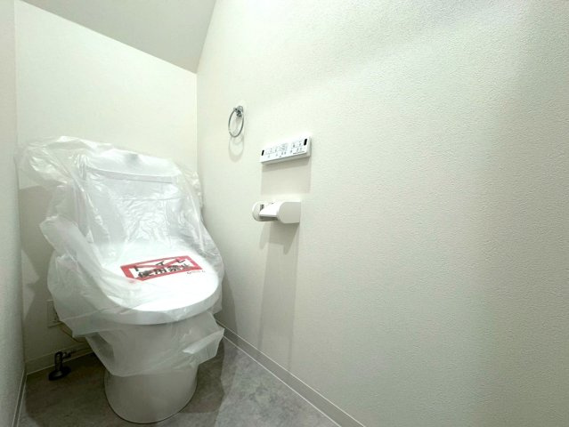 ◆２沿線利用可能◆南向きにつき陽当たり良好◆ウォークインクローゼット付き◆伏見区両替町十一丁目のトイレ|１Fトイレ