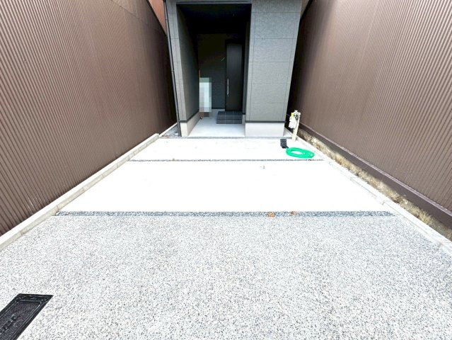 ◆２沿線利用可能◆南向きにつき陽当たり良好◆ウォークインクローゼット付き◆伏見区両替町十一丁目の駐車場|駐車場