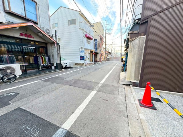 ◆２沿線利用可能◆南向きにつき陽当たり良好◆ウォークインクローゼット付き◆伏見区両替町十一丁目の前面道路含む現地写真|前道