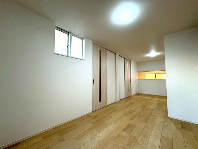 ◆２沿線利用可能◆南向きにつき陽当たり良好◆ウォークインクローゼット付き◆伏見区両替町十一丁目の居間・リビング|リビング