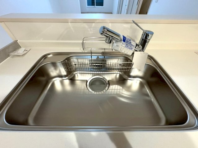 ◆２沿線利用可能◆南向きにつき陽当たり良好◆ウォークインクローゼット付き◆伏見区両替町十一丁目のキッチン|シンク