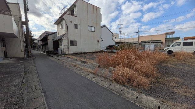 土地　寺内町4丁目の前面道路含む現地写真