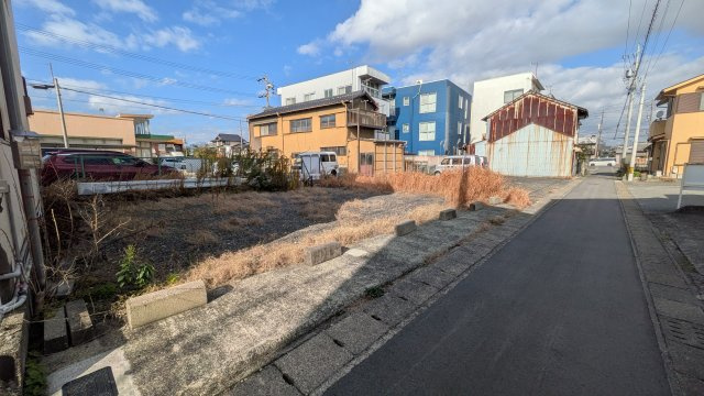 土地　寺内町4丁目の前面道路含む現地写真
