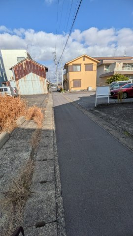 土地　寺内町4丁目の前面道路含む現地写真