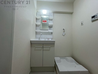 衣服の収納や脱ぎ着や整理整頓がしやすく、湿った衣類を乾燥させるスペースがありカビや臭いの発生を防ぎます。床の汚れを他の部屋に持ち込まず清潔を保つことができます。また快適な入浴環境の整備にも役立ちます。