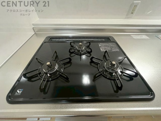 多数の調理器具を同時に使用でき、料理の効率化が可能。省エネで節約になり、様々な料理スタイルに適応できます。また、火力調整が独立しており、手入れや掃除もしやすく、今よりもっとお料理が楽しくなるかも。