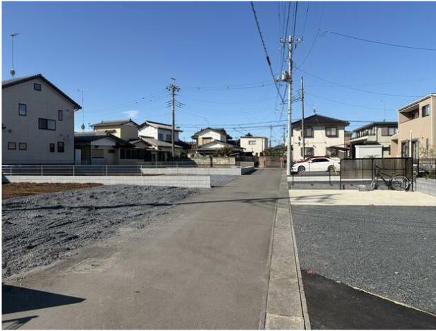 水戸市河和田町　17区画　売地の前面道路含む現地写真
