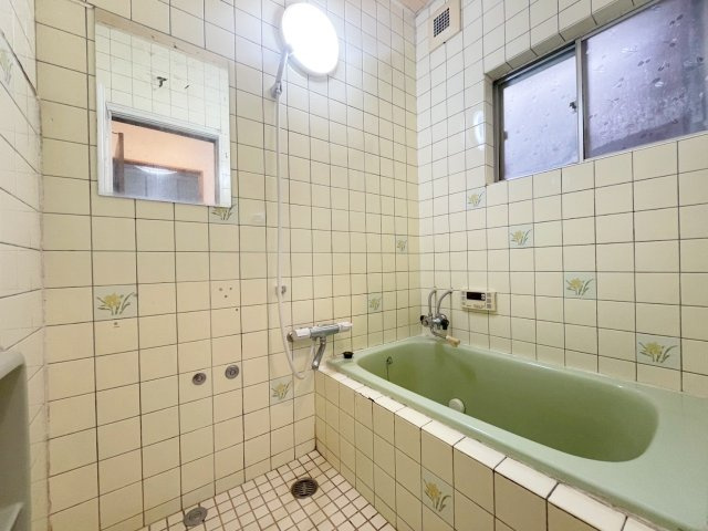 中古戸建　下矢田町東法楽寺の浴室