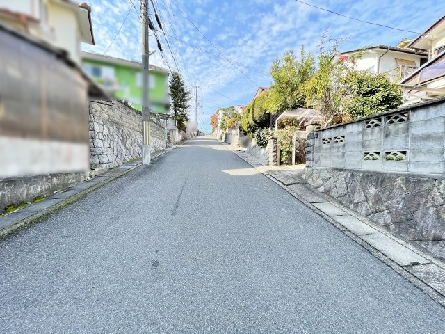 中古戸建　下矢田町東法楽寺の前面道路含む現地写真