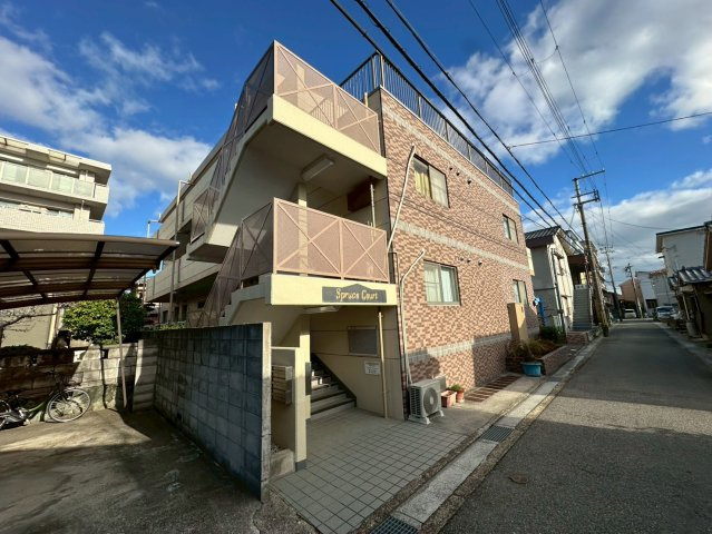 スプルースコート