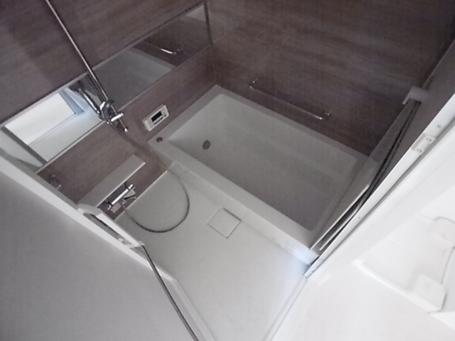 神戸市兵庫区湊町１丁目の賃貸マンションの浴室|追い焚き機能付き