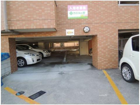 ハイツエレガンスの駐車場