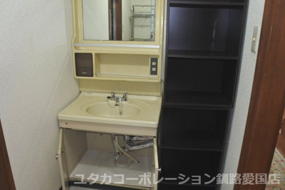 【独立洗面台】 | 【商談中】興津1丁目23-89売家 | 朝の身支度の時間は、やっぱり洗面台は助かりますね♪