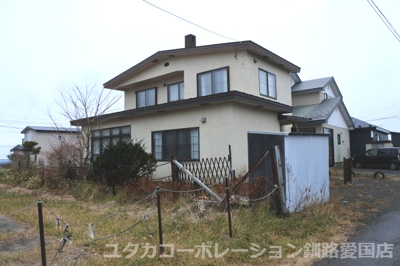 【外観】 | 【商談中】興津1丁目23-89売家 | 1階はリビング・和室が2つ。2階は和室が1つ、洋室が2つ。