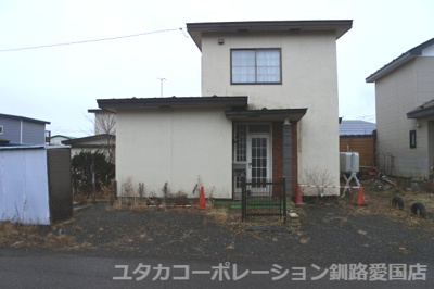 【エントランス】 | 【商談中】興津1丁目23-89売家 | 玄関前を整地しましたら、駐車は３台可能です。