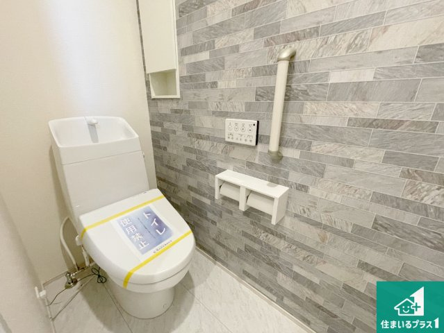 現地説明会開催　大津市日吉台　第4期　新築一戸建てのトイレ|1・2階の2ヶ所にあるので、朝の忙しい時間の順番待ちもなく、深夜の利用にも大変便利です。